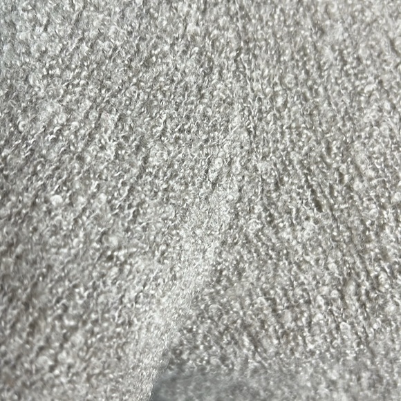 Soft warm Gucci V-Neck Sweater size small - Picture 4 of 5